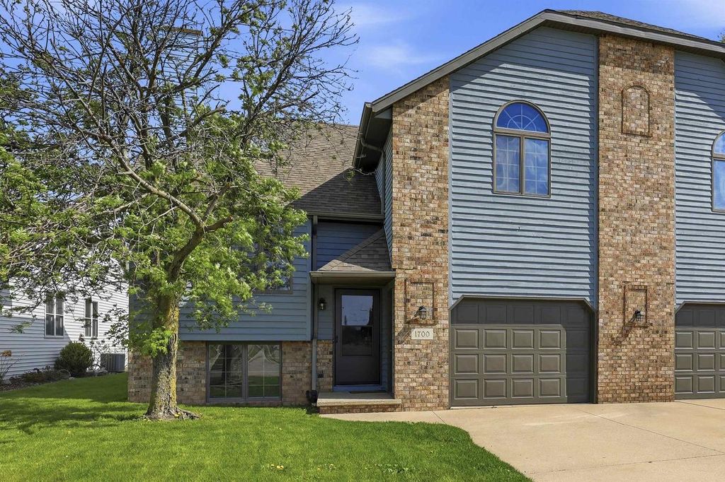 1700 E TRACIA LANE, Appleton, WI 54911