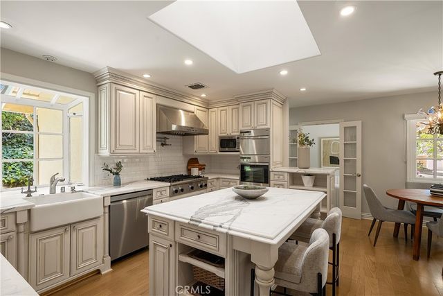 5062 Calvin Avenue, Tarzana, CA 91356