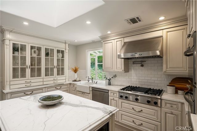 5062 Calvin Avenue, Tarzana, CA 91356