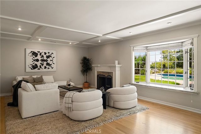 5062 Calvin Avenue, Tarzana, CA 91356