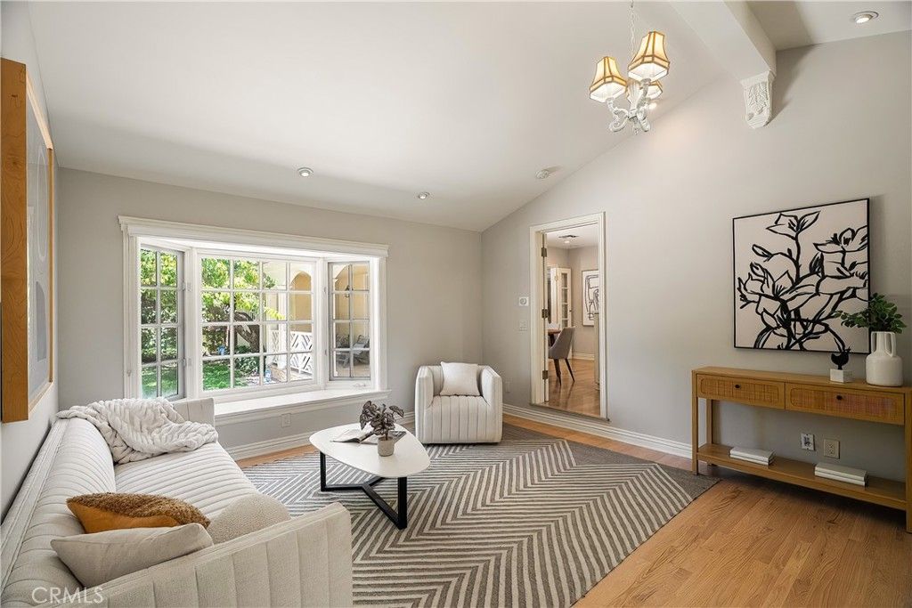 Image 14 of property listing at 5062 Calvin Avenue, Tarzana, CA 91356