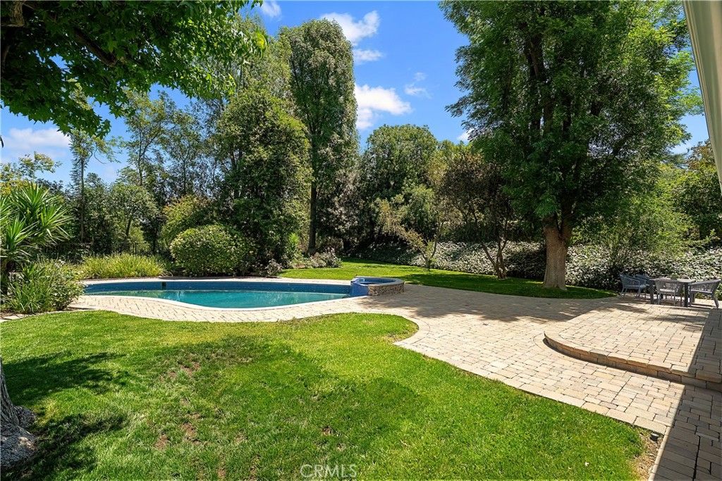 Image 17 of property listing at 5062 Calvin Avenue, Tarzana, CA 91356