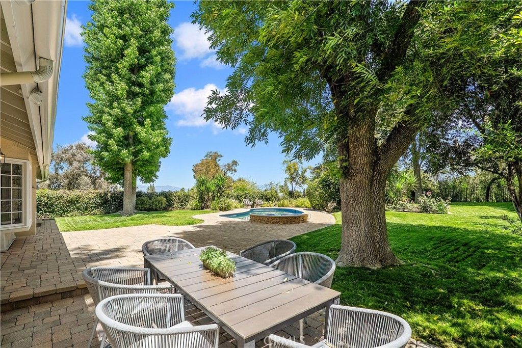 Image 18 of property listing at 5062 Calvin Avenue, Tarzana, CA 91356