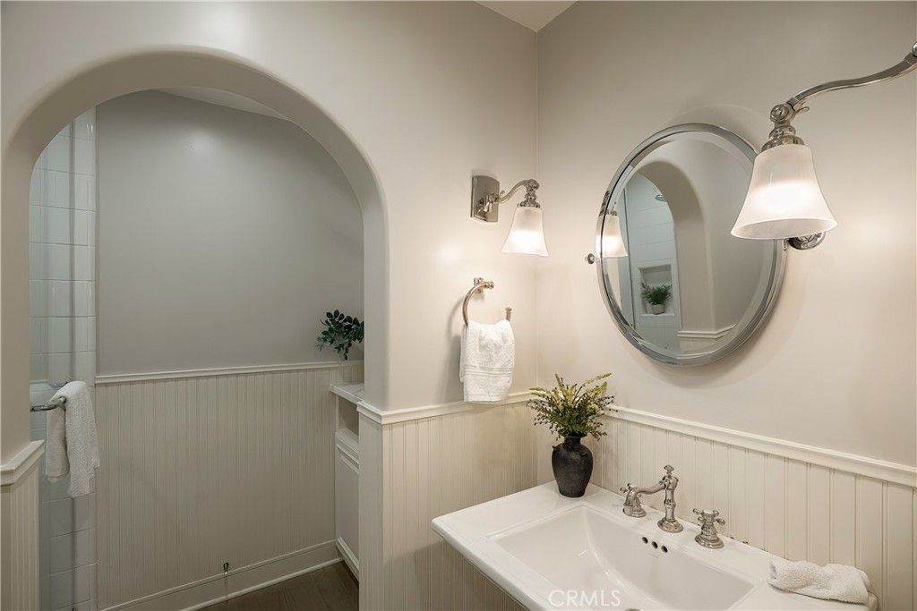Image 23 of property listing at 5062 Calvin Avenue, Tarzana, CA 91356