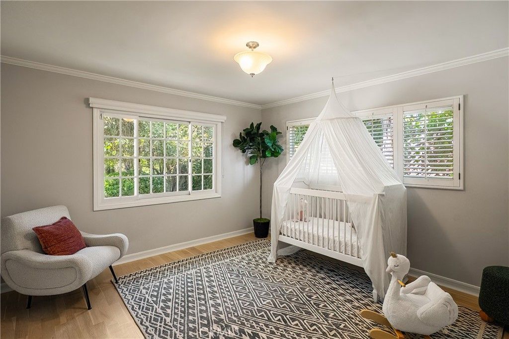 Image 25 of property listing at 5062 Calvin Avenue, Tarzana, CA 91356