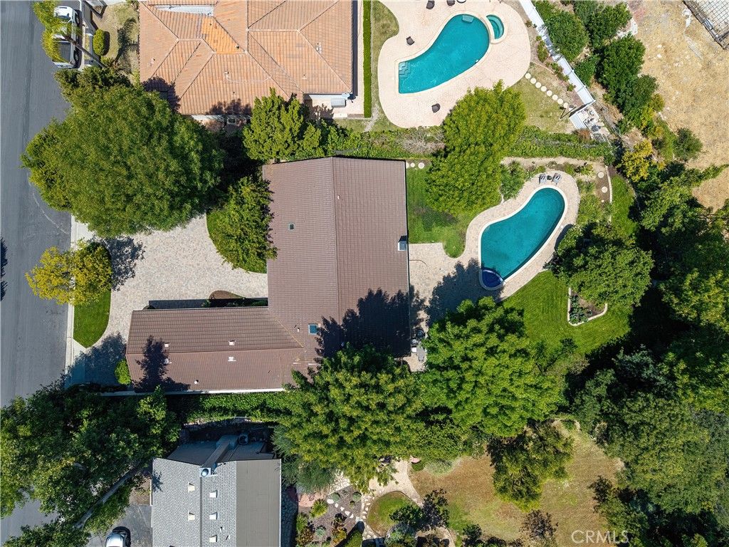 Image 31 of property listing at 5062 Calvin Avenue, Tarzana, CA 91356