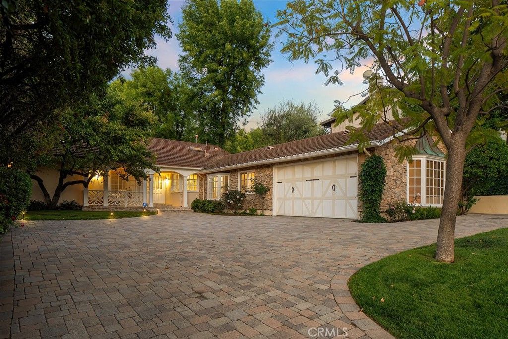 Image 33 of property listing at 5062 Calvin Avenue, Tarzana, CA 91356