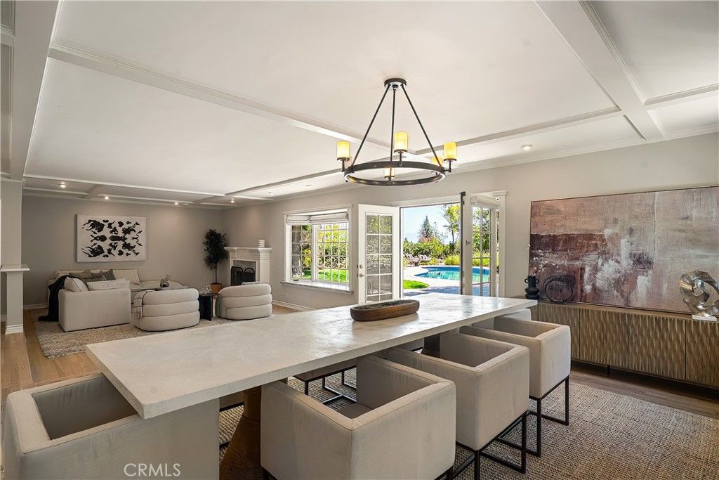Image 6 of property listing at 5062 Calvin Avenue, Tarzana, CA 91356