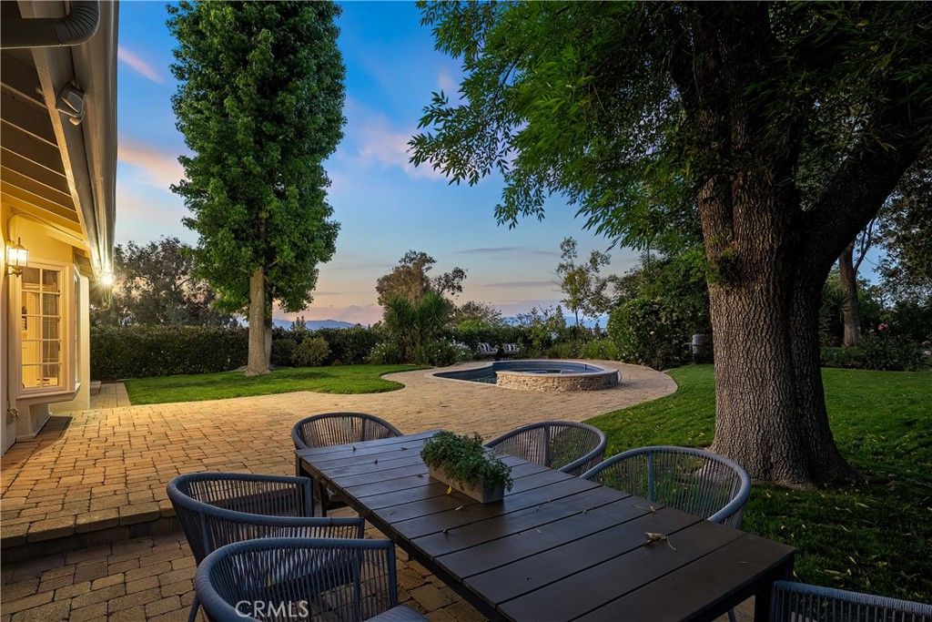 Image 8 of property listing at 5062 Calvin Avenue, Tarzana, CA 91356