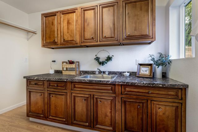 14594 Mill Creek Ln, Grass Valley, CA 95945