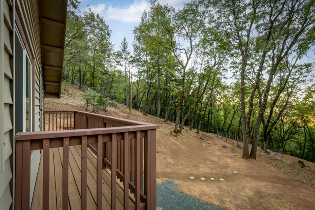 14594 Mill Creek Ln, Grass Valley, CA 95945