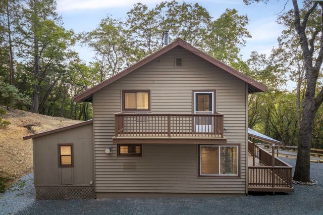 14594 Mill Creek Ln, Grass Valley, CA 95945