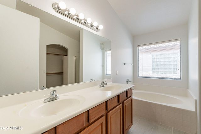 2741 E COWBOY COVE Trail, San Tan Valley, AZ 85143