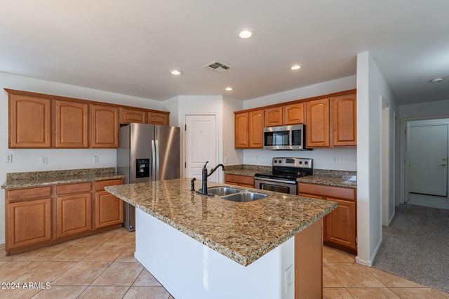 2741 E COWBOY COVE Trail, San Tan Valley, AZ 85143