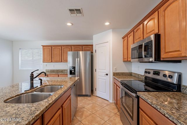 2741 E COWBOY COVE Trail, San Tan Valley, AZ 85143