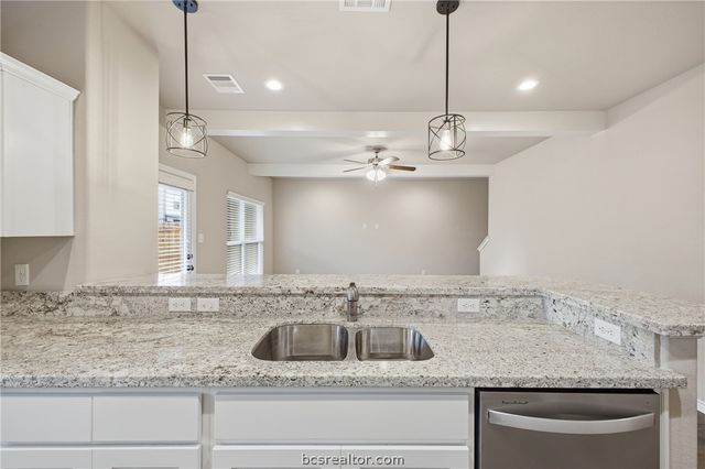 536 Momma Bear Drive, College Station, TX 77845