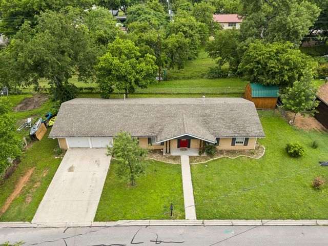 202 E Tate ST, Burnet, TX 78611