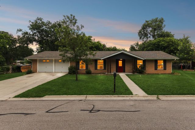 202 E Tate ST, Burnet, TX 78611
