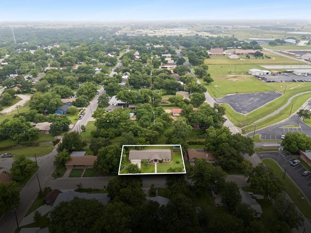 202 E Tate ST, Burnet, TX 78611