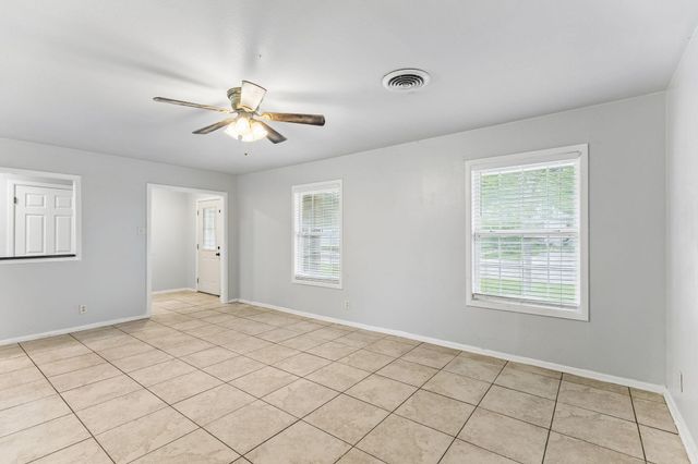202 E Tate ST, Burnet, TX 78611