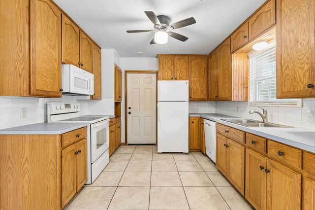 202 E Tate ST, Burnet, TX 78611