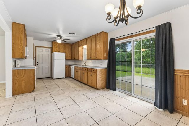 202 E Tate ST, Burnet, TX 78611