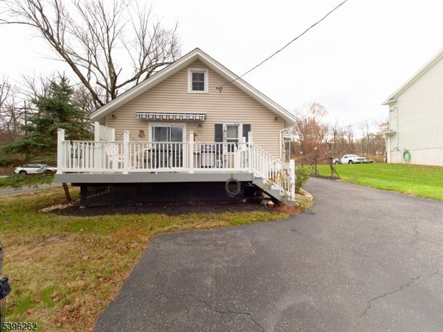 26 Bellows Ln, Montville Twp., NJ 07082