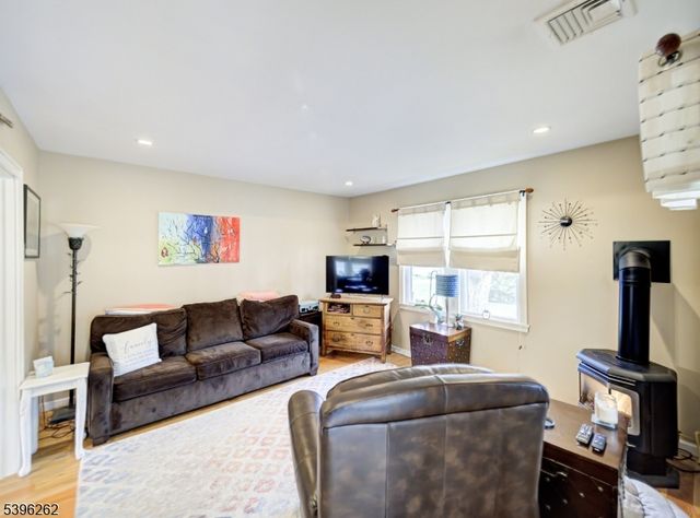 26 Bellows Ln, Montville Twp., NJ 07082