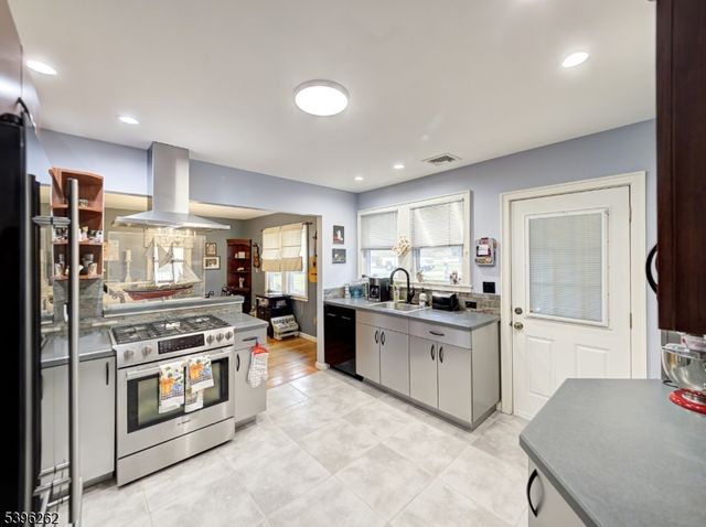 26 Bellows Ln, Montville Twp., NJ 07082