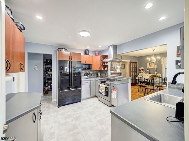 26 Bellows Ln, Montville Twp., NJ 07082