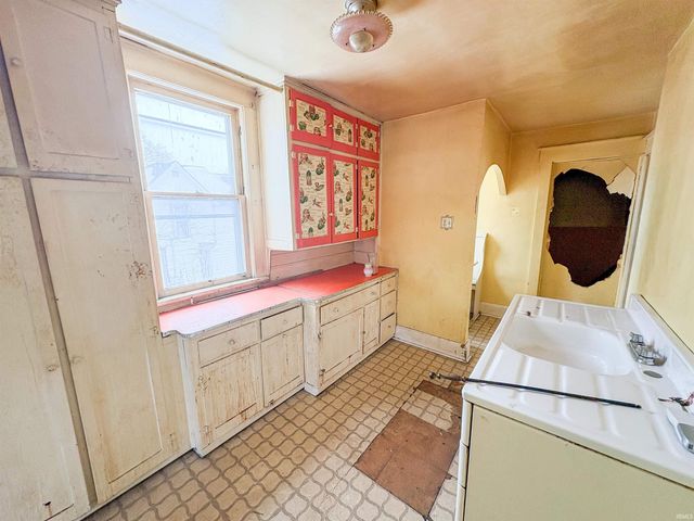 647 N Elm Street, Muncie, IN 47305