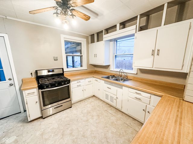 718 Main Street, Elwood, IN 46036