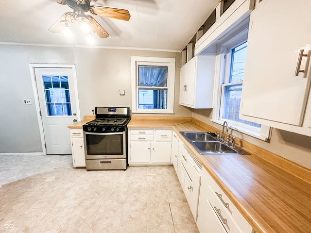 718 Main Street, Elwood, IN 46036