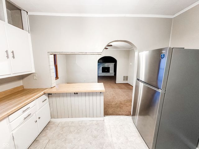 718 Main Street, Elwood, IN 46036