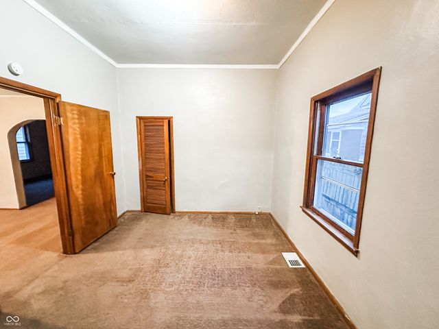 718 Main Street, Elwood, IN 46036