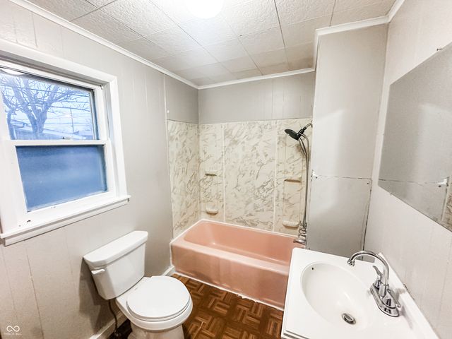 718 Main Street, Elwood, IN 46036