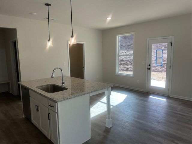 689 Rodeo Drive, Auburn, GA 30011