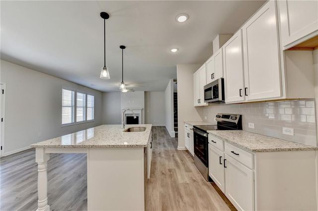 689 Rodeo Drive, Auburn, GA 30011