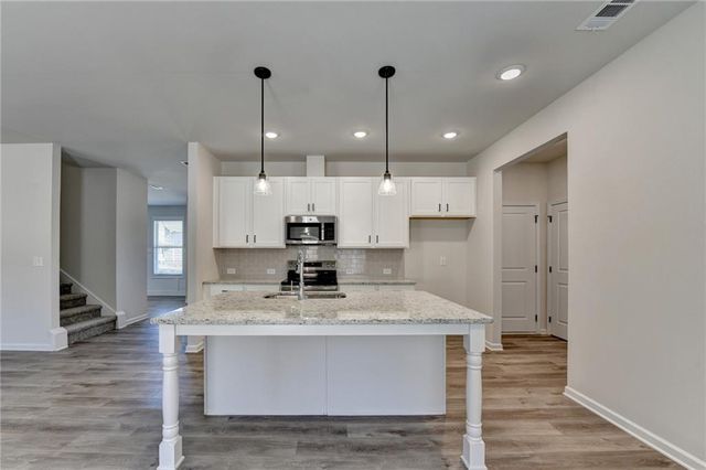 689 Rodeo Drive, Auburn, GA 30011