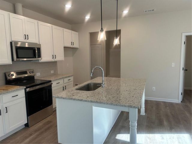 689 Rodeo Drive, Auburn, GA 30011