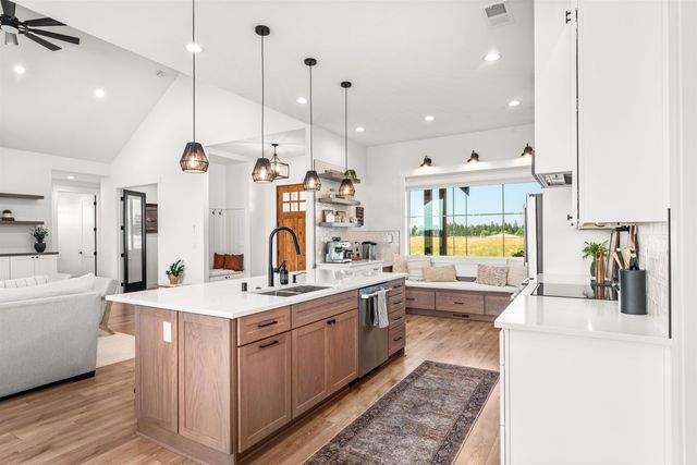 10911 S SHERMAN Rd, Spokane, WA 99224