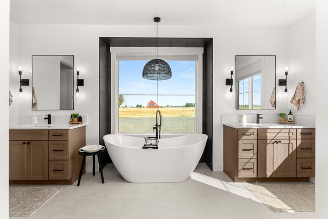 10911 S SHERMAN Rd, Spokane, WA 99224