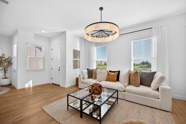 2367 Omaha Beach Ave, Sacramento, CA 95818