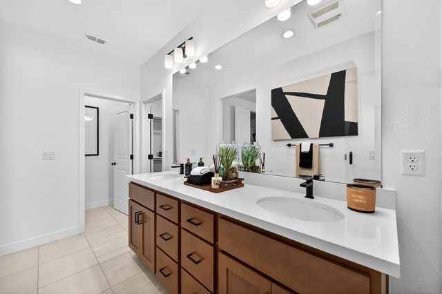 2367 Omaha Beach Ave, Sacramento, CA 95818