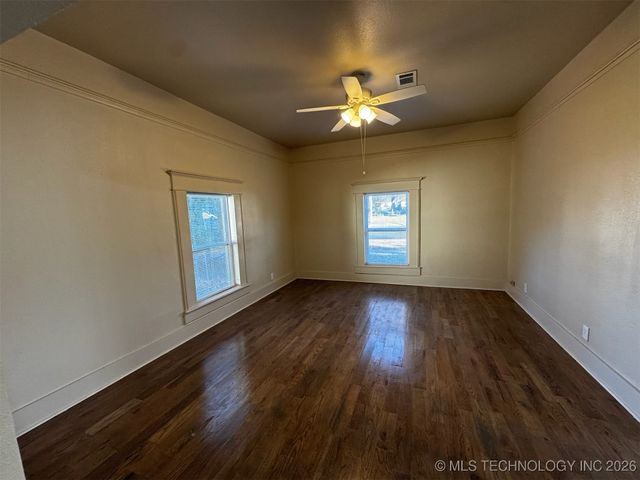 712 S McQuarrie Avenue, Wagoner, OK 74467