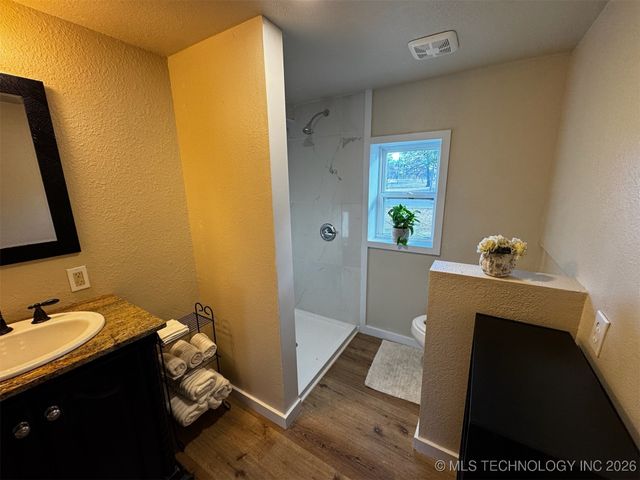 712 S McQuarrie Avenue, Wagoner, OK 74467