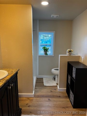 712 S McQuarrie Avenue, Wagoner, OK 74467