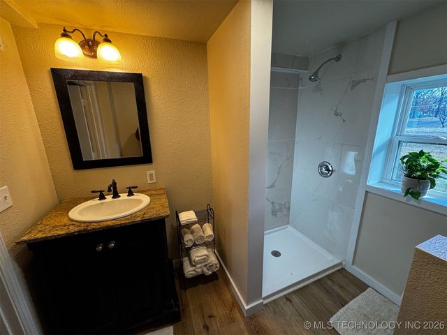 712 S McQuarrie Avenue, Wagoner, OK 74467