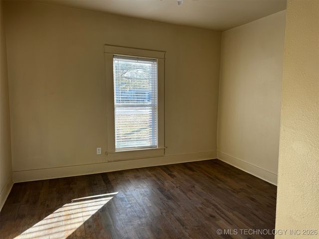 712 S McQuarrie Avenue, Wagoner, OK 74467