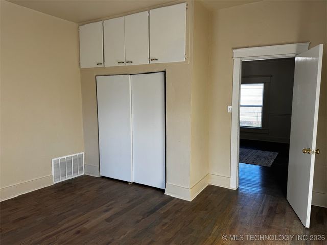 712 S McQuarrie Avenue, Wagoner, OK 74467